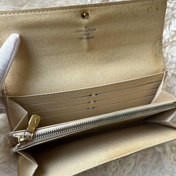 🤍🩶 Louis Vuitton Damier Azur Sarah Wallet - Picture 16 of 16